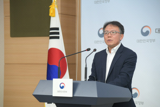 김영옥 식품의약품안전처 의약품안전국장이 지난달 26일 발암 우려 물질이 검출된 라니티딘 성분 원료의약품 관련 브리핑을 진행하고 있다. 식품의약품안전처 제공